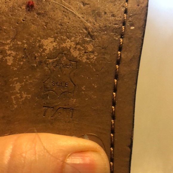 Size 7 1/2 women’s outside zip Tory Burch black Chelsea style boots low heel. - Picture 7 of 9